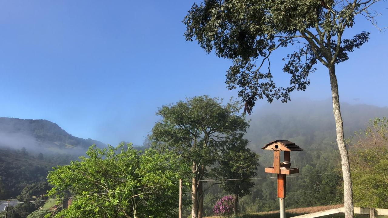 Pousada Pedra Da Mata Chales Na Montanha Munhoz Exterior foto