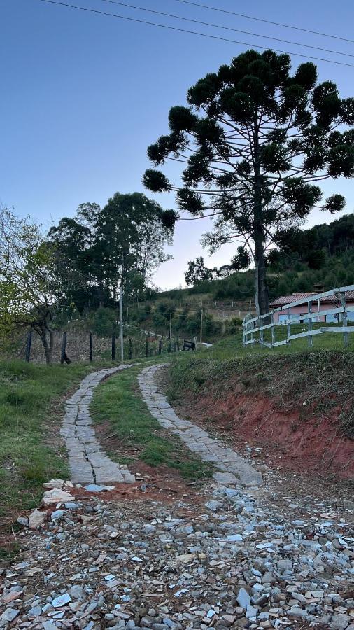 Pousada Pedra Da Mata Chales Na Montanha Munhoz Exterior foto